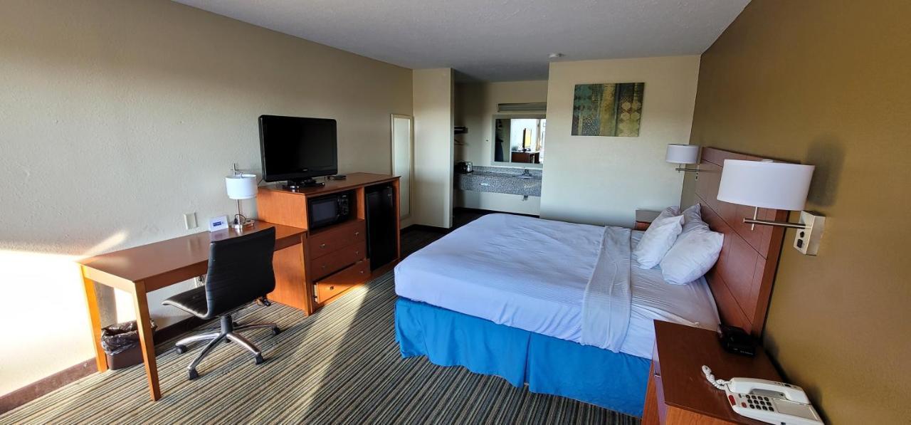 Quality Inn Ашбърн Екстериор снимка