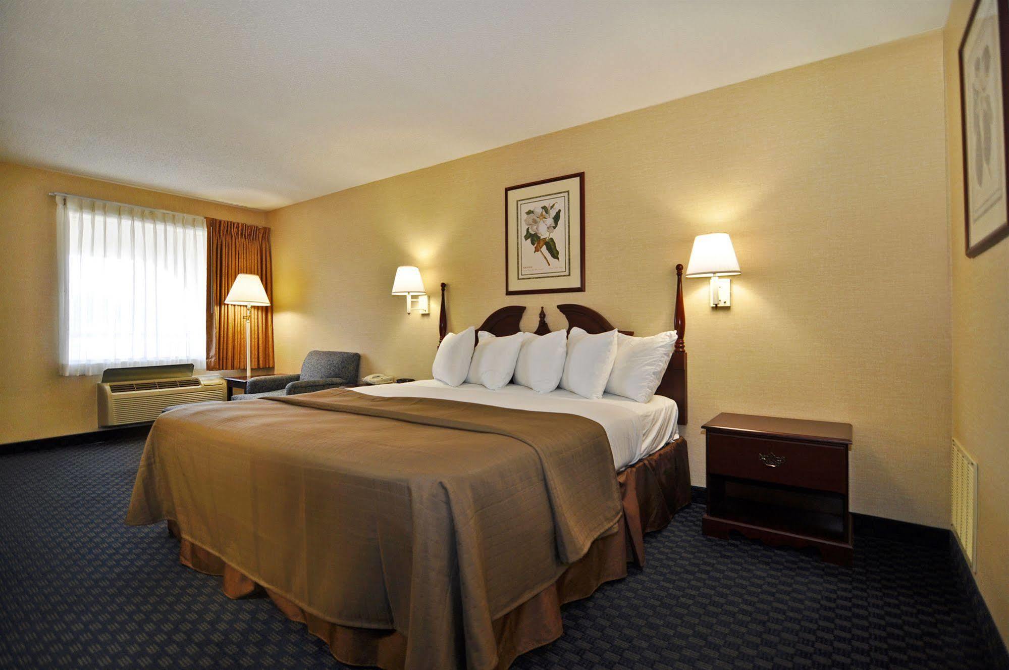 Quality Inn Ашбърн Екстериор снимка
