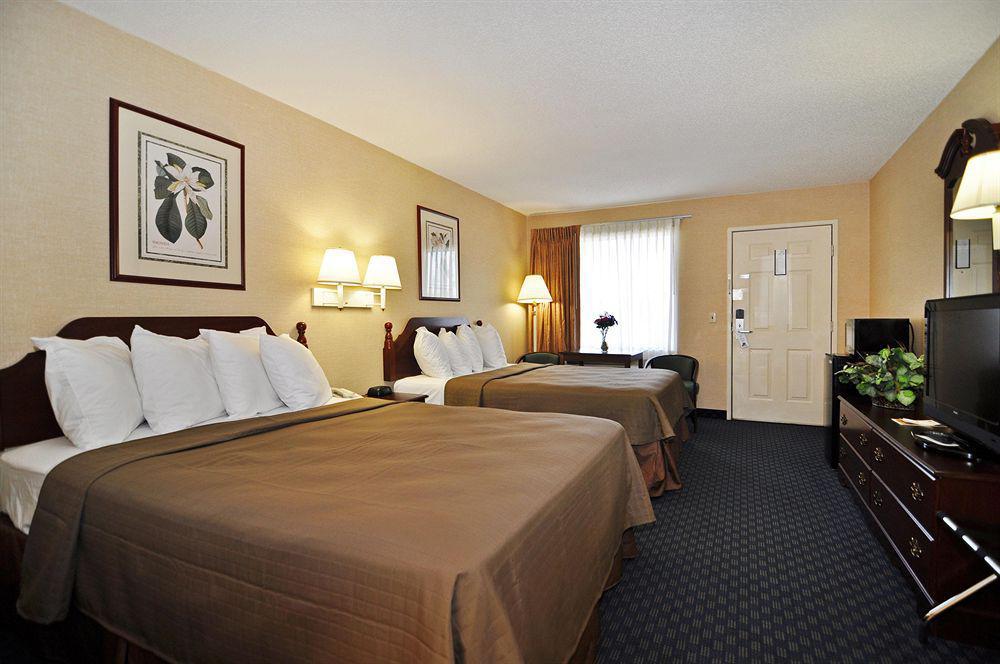 Quality Inn Ашбърн Стая снимка